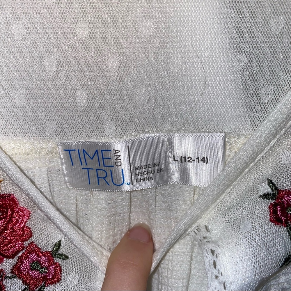 Time & Tru: Size L: White Floral Top
